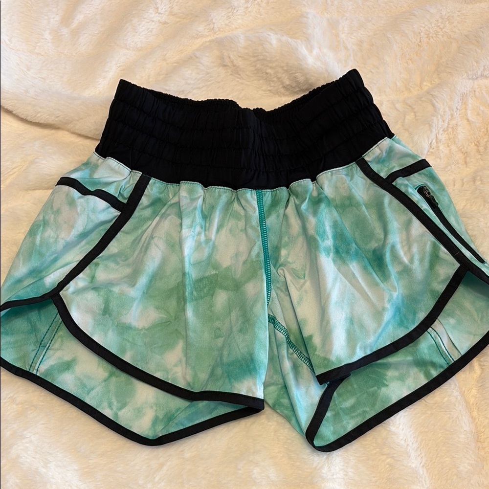 Lululemon size 4 tracker shorts